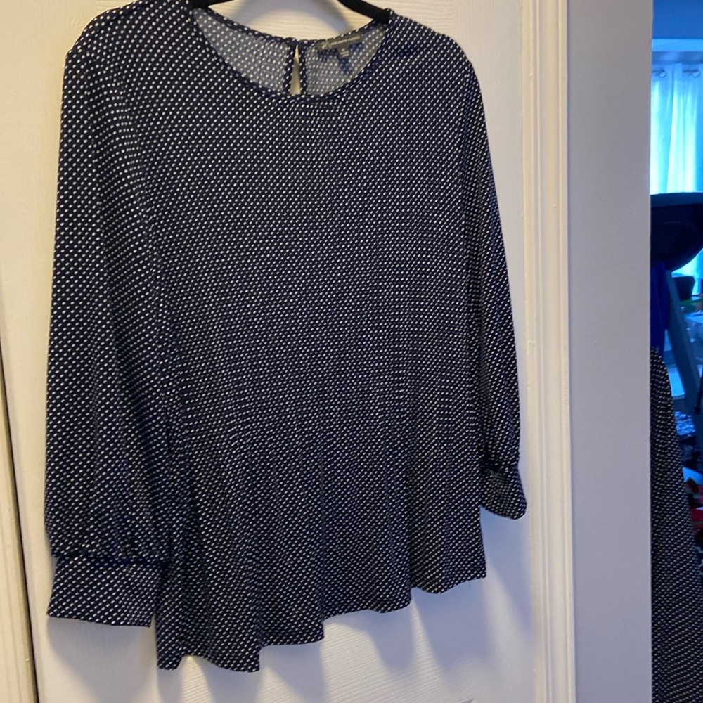 Adrianna Papell black with white dots top. Medium.